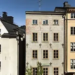 Lady Hamilton Apartments